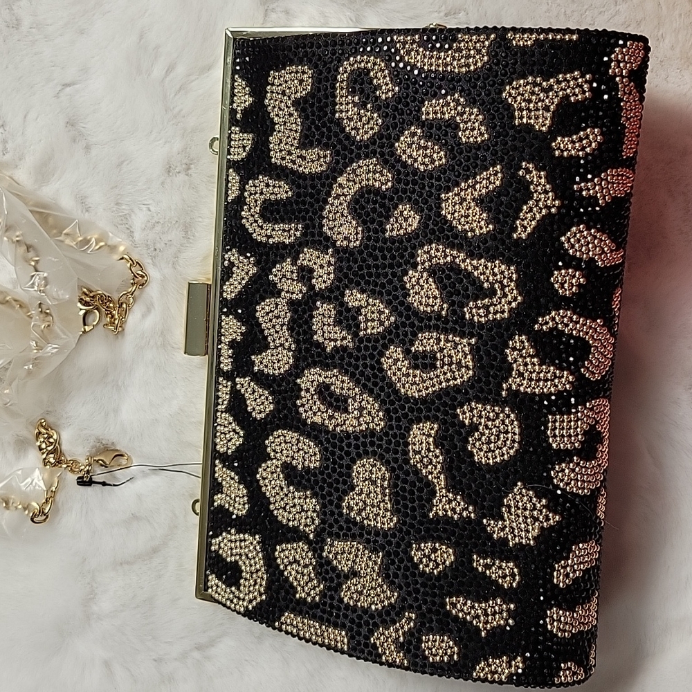 NWT INC INTERNATIONAL CONCEPTS CLUTCH BAG